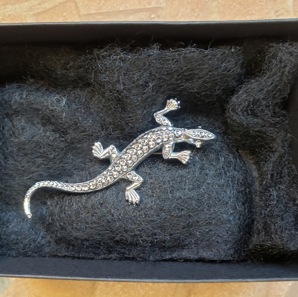 Costume jewellery silver tone lizard. - Picture 1 of 2